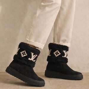 Louis Vuitton Monogram Snowdrop Flat Ankle Boots Black Shearling Size 38.5